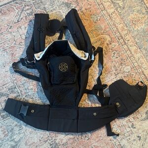 Lillebaby Complete Embossed Luxe Noir Carrier